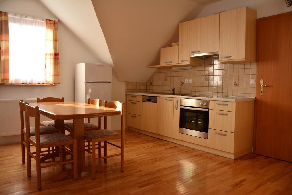 Apartments Gatej เชียร์คโน ภายนอก รูปภาพ