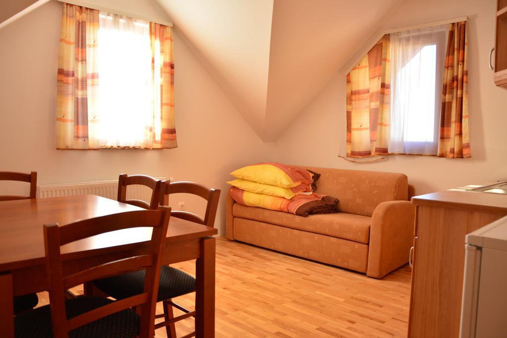 Apartments Gatej เชียร์คโน ภายนอก รูปภาพ